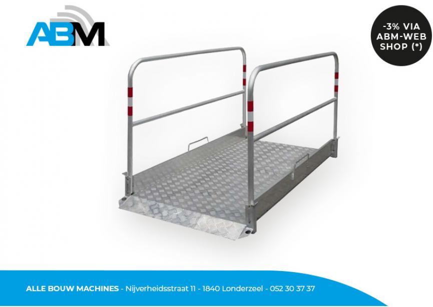 Passerelle en aluminium avec des garde-corps et dimensions 1,80 x 1 mètre chez Alle Bouw Machines (ABM).