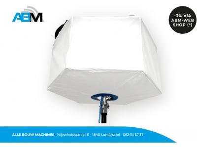 Elektrische LED lichtballonkap van Powermoon bij Alle Bouw Machines (ABM). Elektrische LED lichtballonkap van Powermoon bij Alle Bouw Machines (ABM).