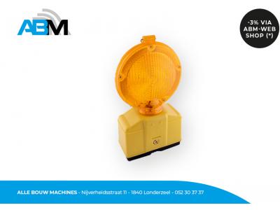 Lampe clignotante avec lentille jaune de Lumx chez Alle Bouw Machines (ABM).