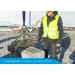 Mechanische klem EXG Maxi EasyGrip van Probst bij Alle Bouw Machines (ABM) wordt gebruikt om een betonnen element te klemmen.