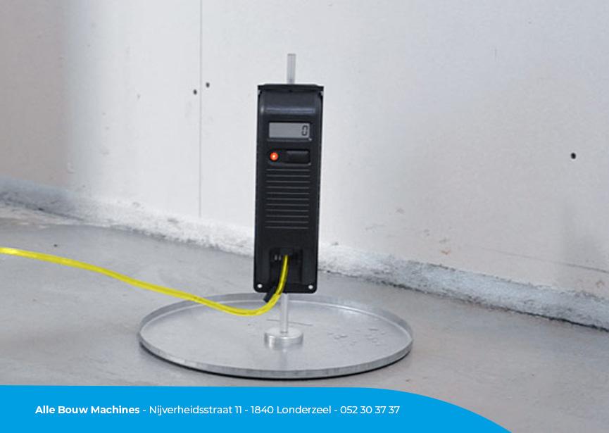 Digitale waterpasdarm Nivcomp H25 bij Alle Bouw Machines (ABM) in beeld.