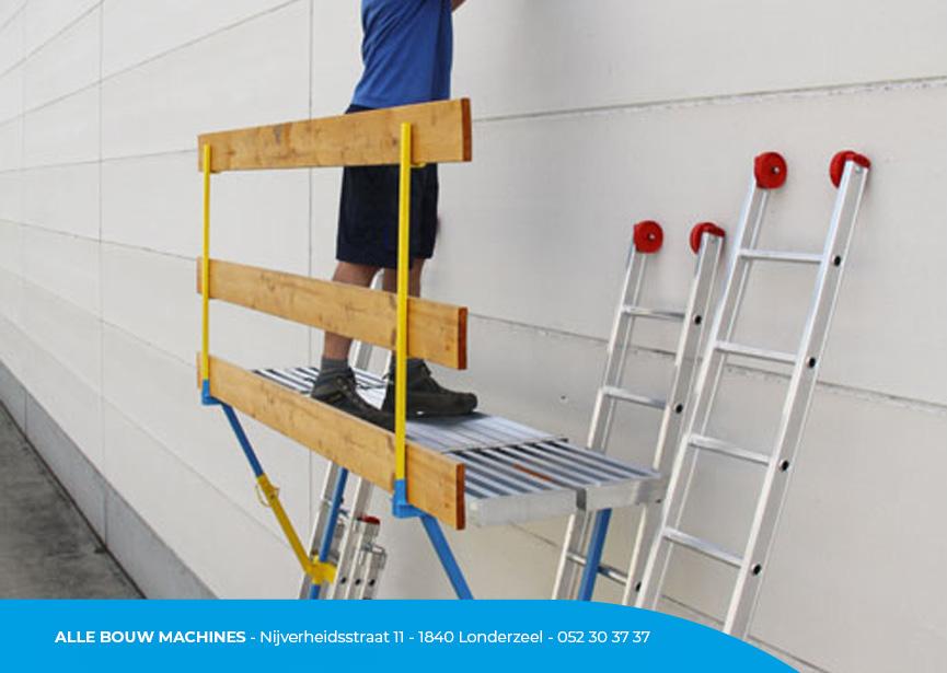 Stellinghaak L899 bij Alle Bouw Machines (ABM) werd bevestigd op twee ladders met werkbrug.