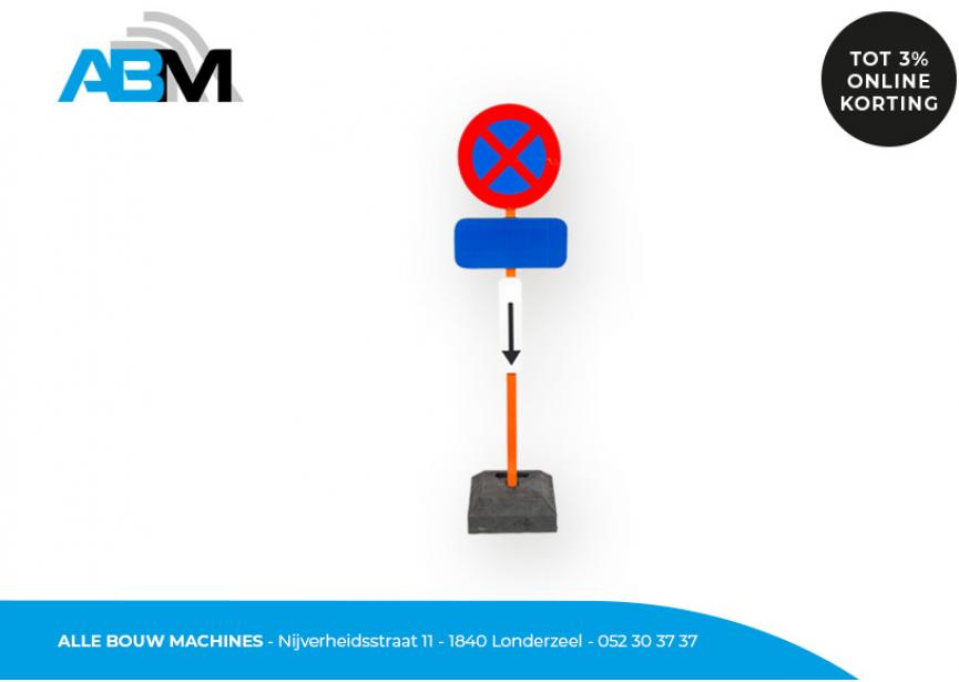 Verkeersbordset 'Verboden parkeren en stilstaan' bij Alle Bouw Machines (ABM).