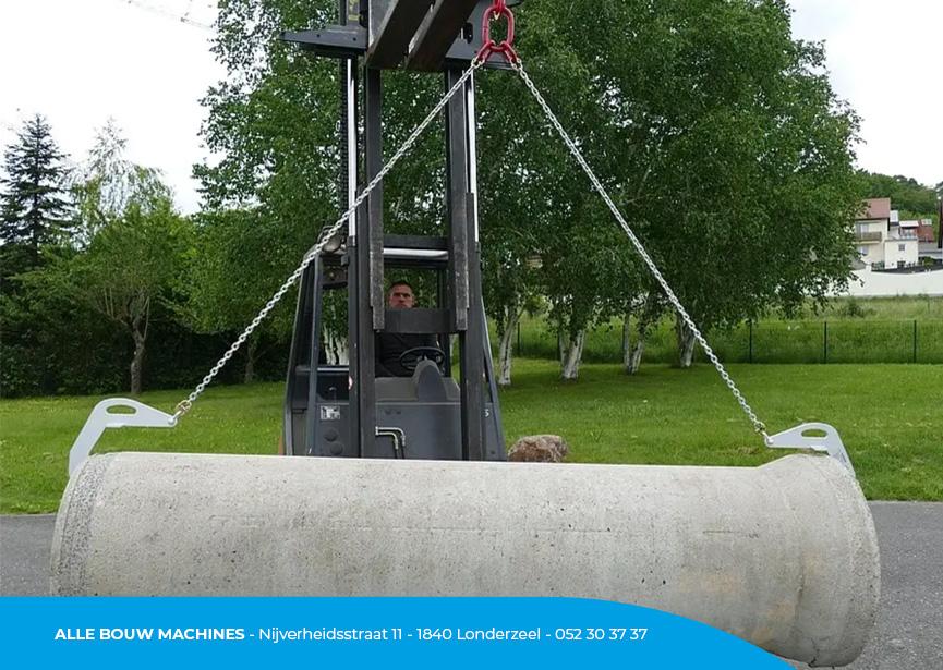 Buizenketting ROG 2.6 van Wimag bij Alle Bouw Machines (ABM) wordt gebruikt om een betonnen buis vast te nemen.