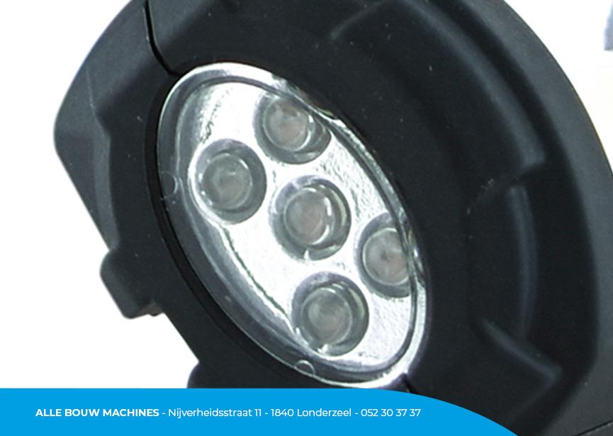 Ampoule de la lampe torche LED Duo Grip de Lumx chez Alle Bouw Machines (ABM).