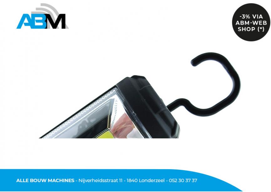 Crochet de la lampe torche LED Duo Grip de Lumx chez Alle Bouw Machines (ABM).