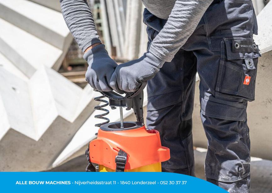 Pompen met de stalen druksproeier Ferrox Plus 10 liter van Mesto bij Alle Bouw Machines (ABM).