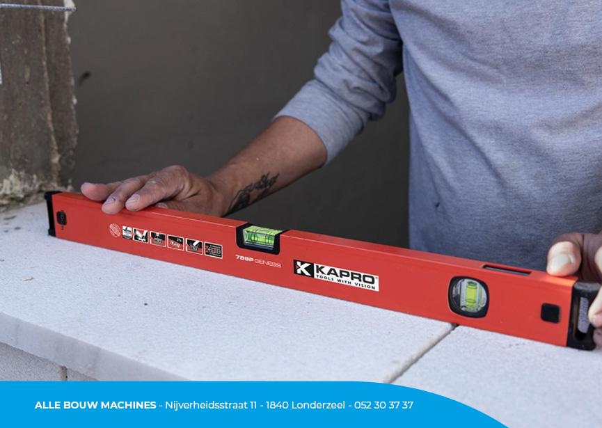 Niveau Genesis avec une longueur de 60 cm de Kapro chez Alle Bouw Machines (ABM) est utilisé pour mesurer le niveau.