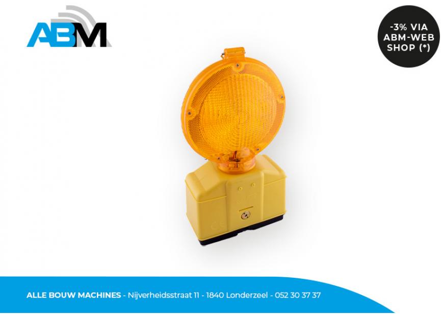 Knipperlicht met gele lens van Lumx bij Alle Bouw Machines (ABM).
