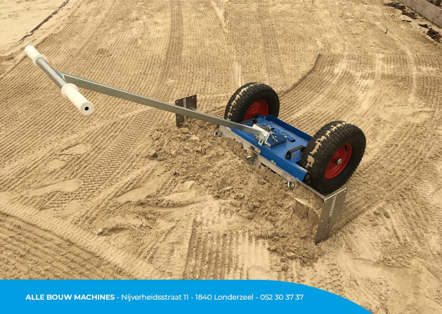 Egaliseur de sol 712A de Keeroo chez Alle Bouw Machines (ABM) est utilisé pour niveler la terre.