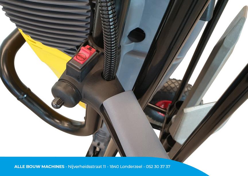 Detail van de benzine breekhamer Cobra Pro Pack van Atlas Copco bij Alle Bouw Machines (ABM).
